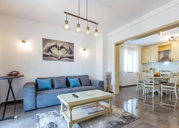 Mp Luxury Holiday Home With Swimming Pool