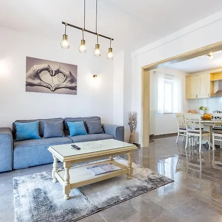 Mp Luxury Holiday Home With Swimming Pool Zára Kültér fotó