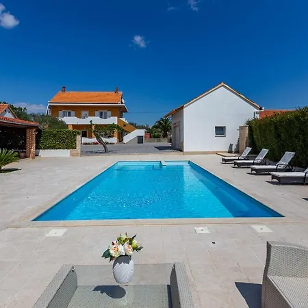 Mp Luxury Holiday Home With Swimming Pool Zára Kültér fotó
